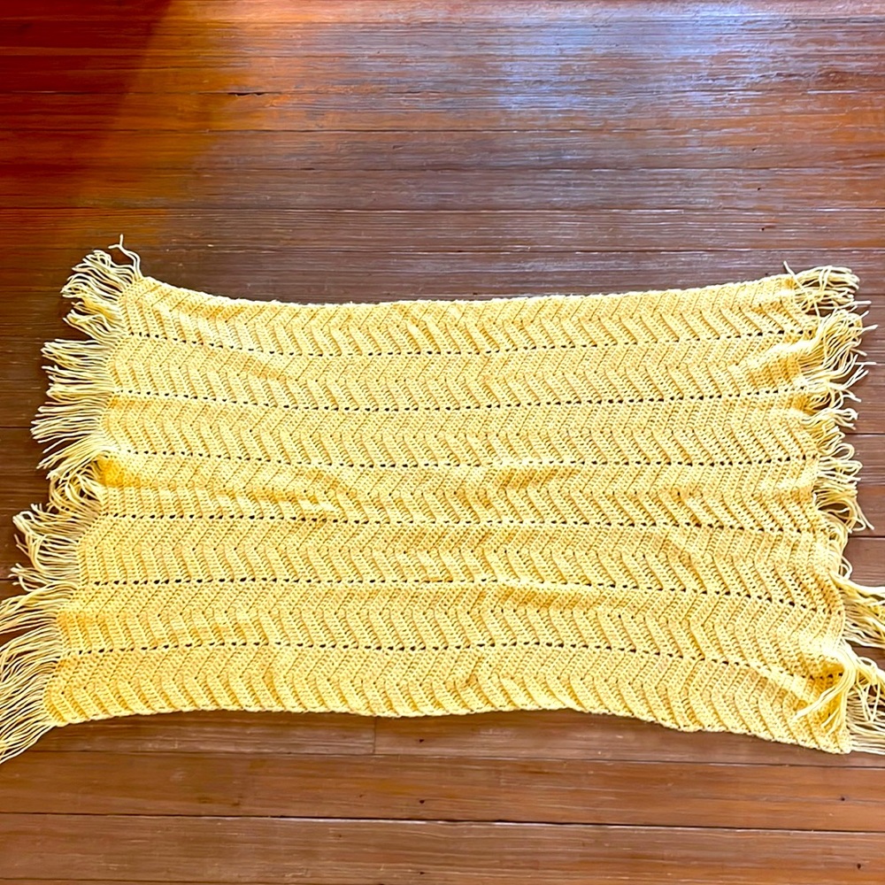 Handmade yellow throw - Picture 1 of 3